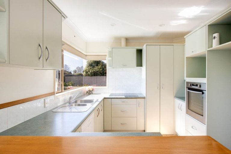 Photo of property in 52 Neeve Road, Taradale, Napier, 4112