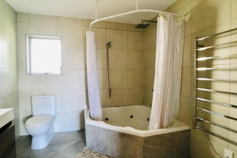 Photo of property in 13 Palliser Lane, Browns Bay, Auckland, 0630