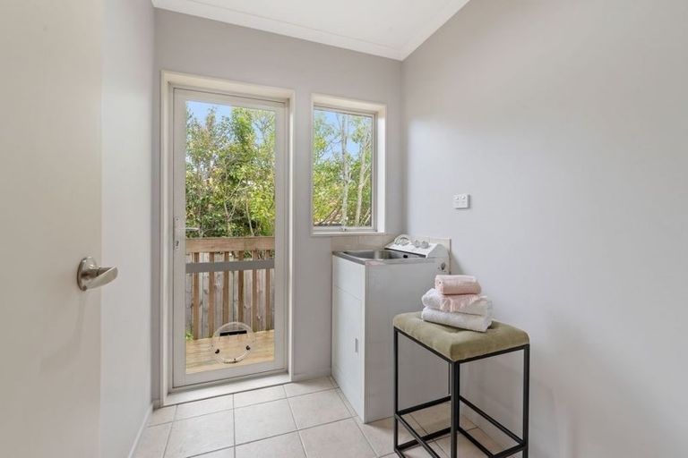 Photo of property in 9 Tobago Place, Sunnynook, Auckland, 0620