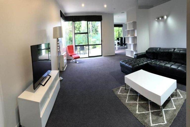 Photo of property in 9 Rosetti Rise, West Harbour, Auckland, 0618