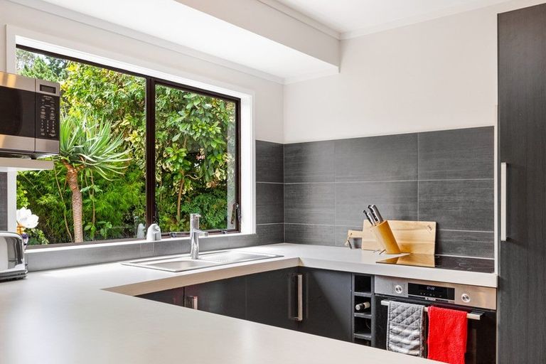 Photo of property in 1/71 Oaktree Avenue, Browns Bay, Auckland, 0630