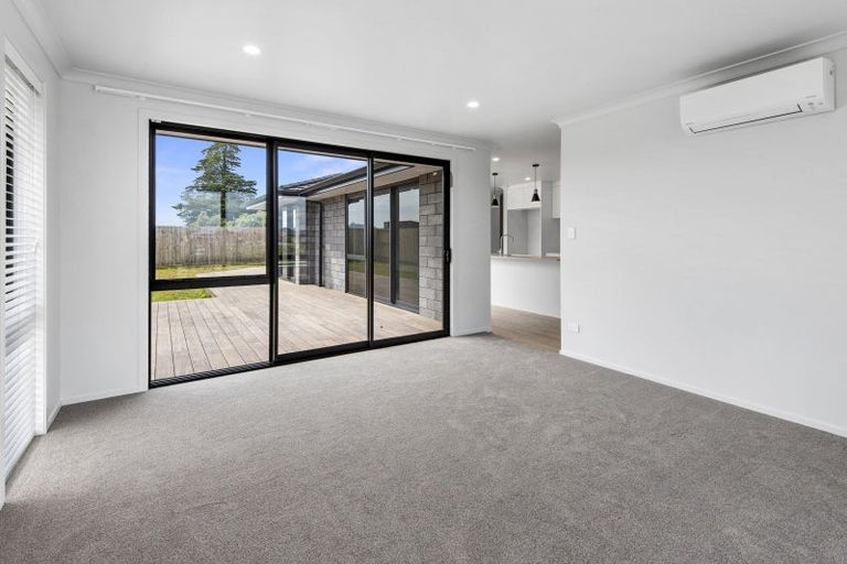 Photo of property in 71 Kaurinui Crescent, One Tree Point, 0118