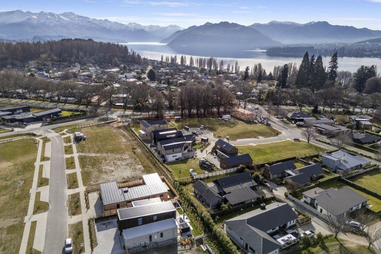 Photo of property in 11 Stoneleigh Drive, Wanaka, 9305