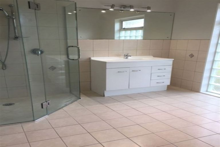 Photo of property in 154 Boord Crescent, Kumeu, 0891