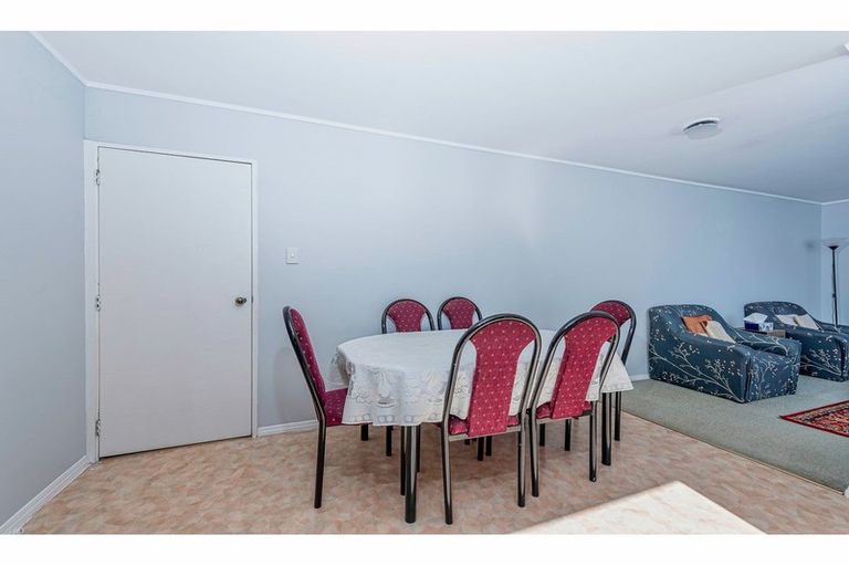 Photo of property in 1/96 Edmonton Road, Henderson, Auckland, 0612