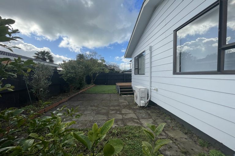 Photo of property in 1/94 Roberts Road, Te Atatu South, Auckland, 0610