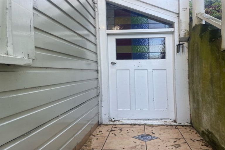 Photo of property in 56 Kelburn Parade, Kelburn, Wellington, 6012