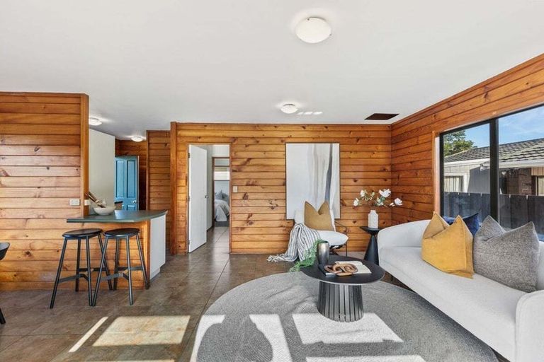 Photo of property in 38 Sherrybrooke Place, Sunnyvale, Auckland, 0612