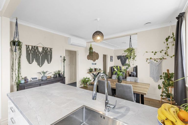 Photo of property in 58 Featherston Street, Takaro, Palmerston North, 4412