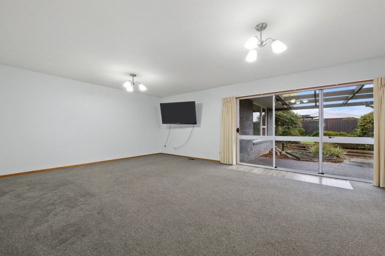 Photo of property in 15 Algie Place, Avonhead, Christchurch, 8042