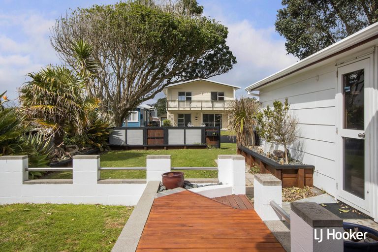 Photo of property in 28 Ocean View Road, Waihi Beach, 3611