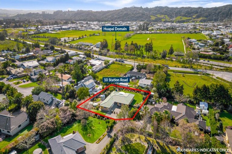 Photo of property in 10 Station Road, Huapai, Kumeu, 0810