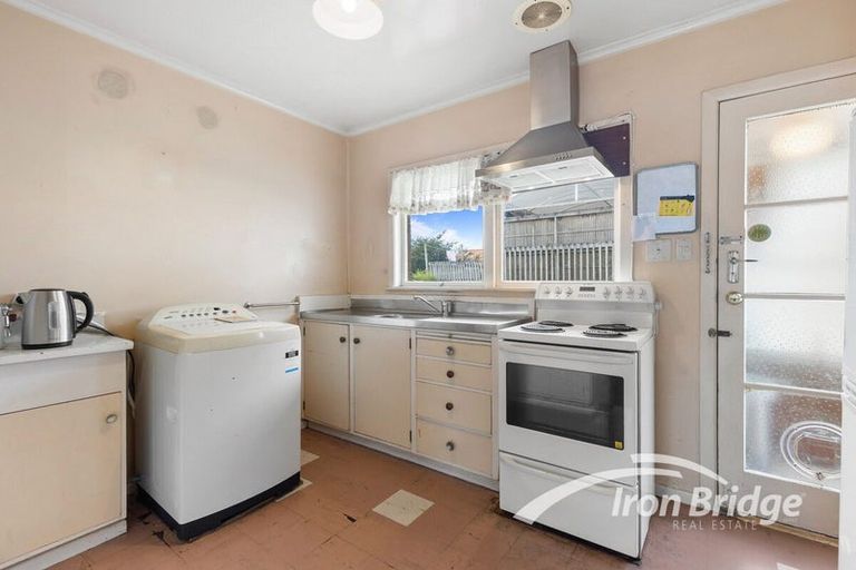 Photo of property in 2/281 Glenfield Road, Glenfield, Auckland, 0629