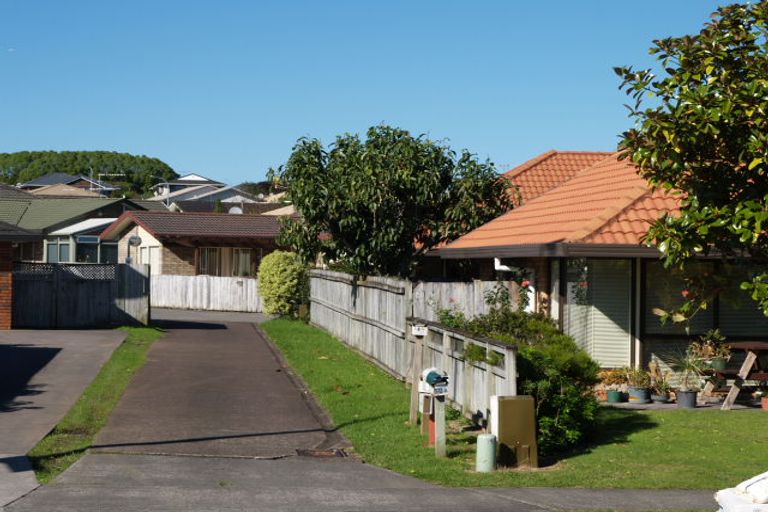 Photo of property in 2/50 Millhouse Drive, Northpark, Auckland, 2013