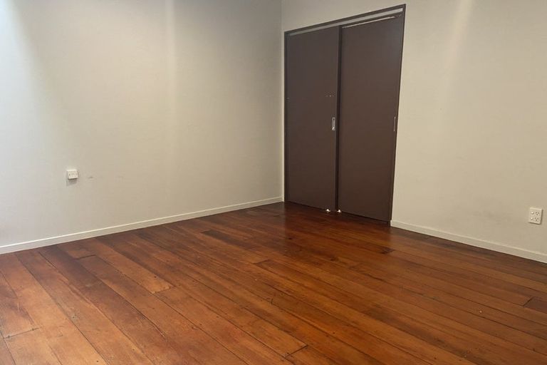 Photo of property in Courtenay Mews Apartments, 5/14 Alpha Street, Te Aro, Wellington, 6011