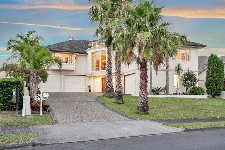 Photo of property in 18 Stevenson Way, Cockle Bay, Auckland, 2014