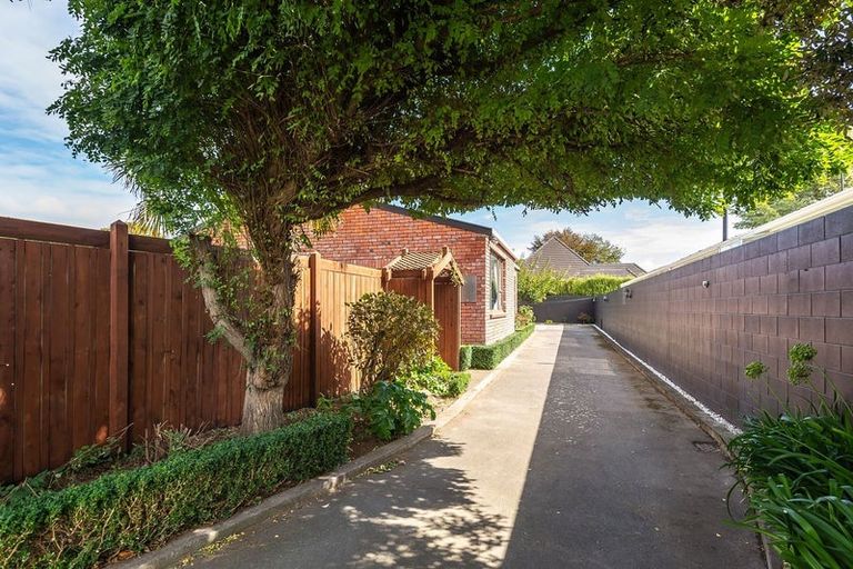 Photo of property in 327 Avonhead Road, Avonhead, Christchurch, 8042