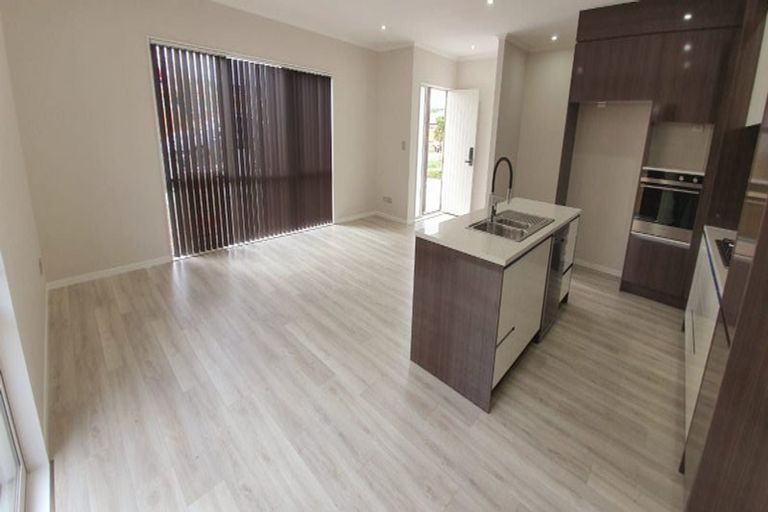 Photo of property in 28 Koroheke Road, Takanini, 2110