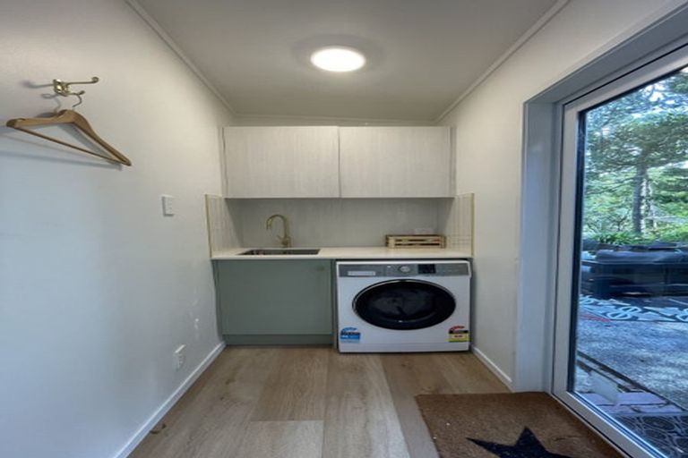 Photo of property in 60 Kauri Point Road, Laingholm, Auckland, 0604