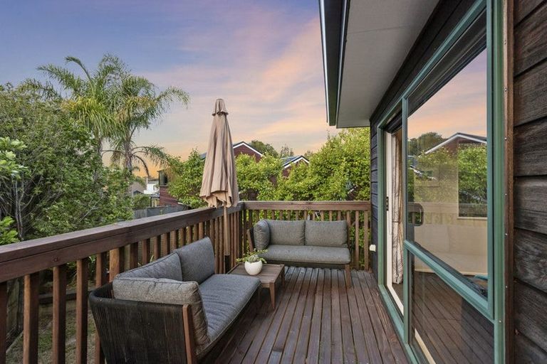 Photo of property in 13a Avonleigh Road, Green Bay, Auckland, 0604