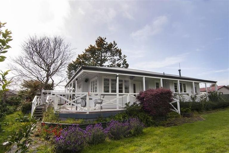 Photo of property in 16 Burrows Place, Frankton, Hamilton, 3204