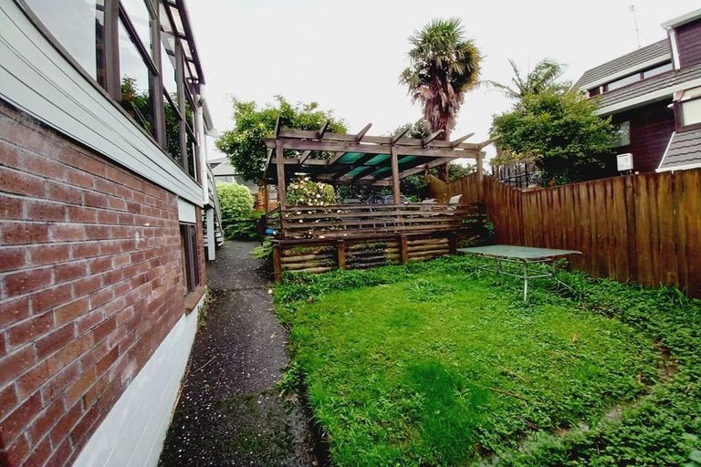 Photo of property in 31 Marina View Drive, West Harbour, Auckland, 0618