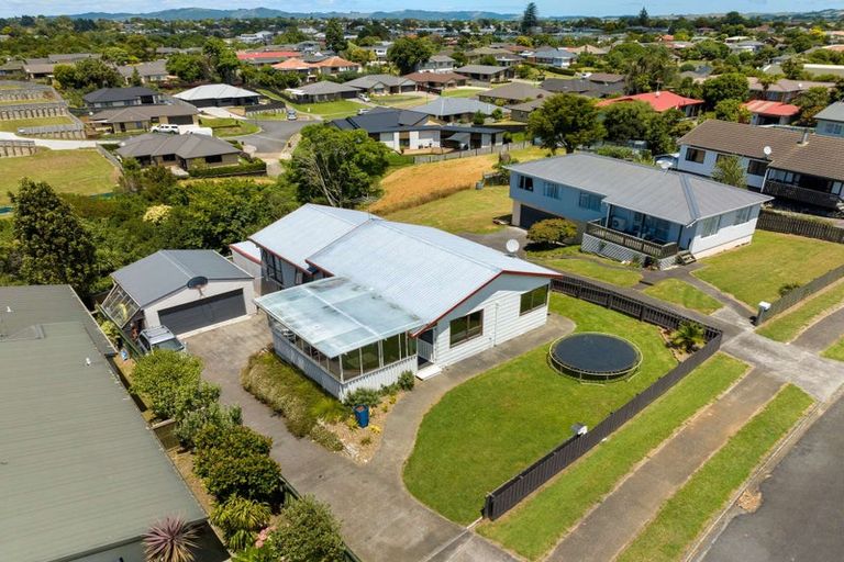 Photo of property in 55 Edgewater Parade, Waiuku, 2123