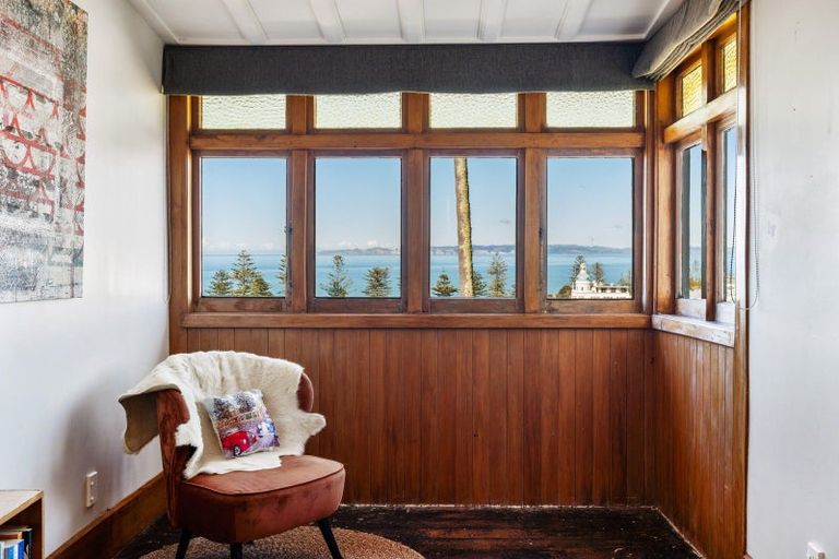 Photo of property in 16 Brewster Street, Bluff Hill, Napier, 4110