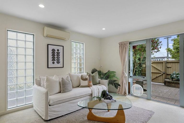 Photo of property in 2/28 Derby Street, St Albans, Christchurch, 8014