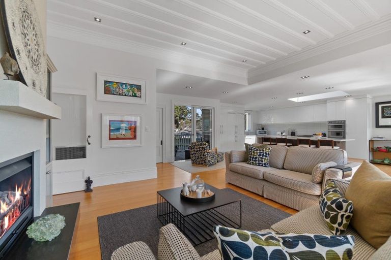 Photo of property in 58 Stanley Point Road, Stanley Point, Auckland, 0624