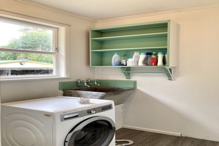 Photo of property in 1 Normandy Place, Henderson, Auckland, 0610