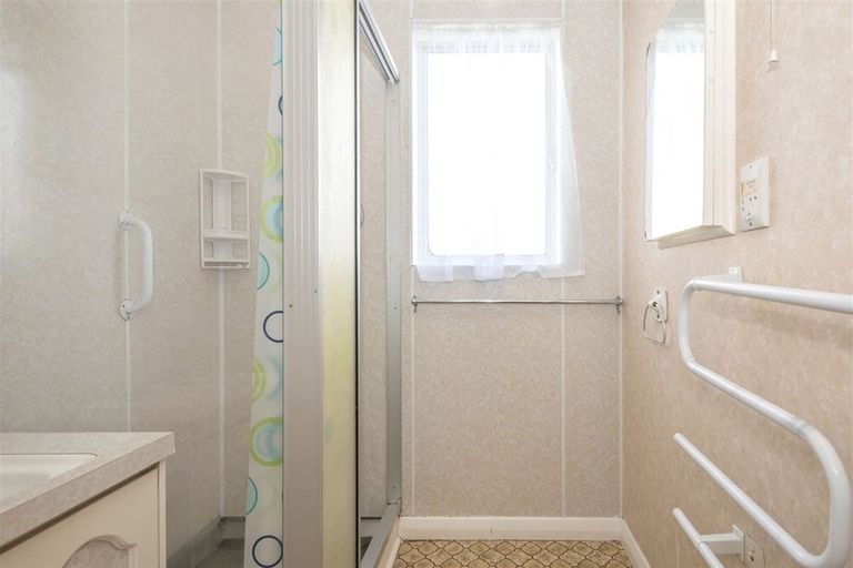 Photo of property in 15b Newbourne Crescent, Redwoodtown, Blenheim, 7201