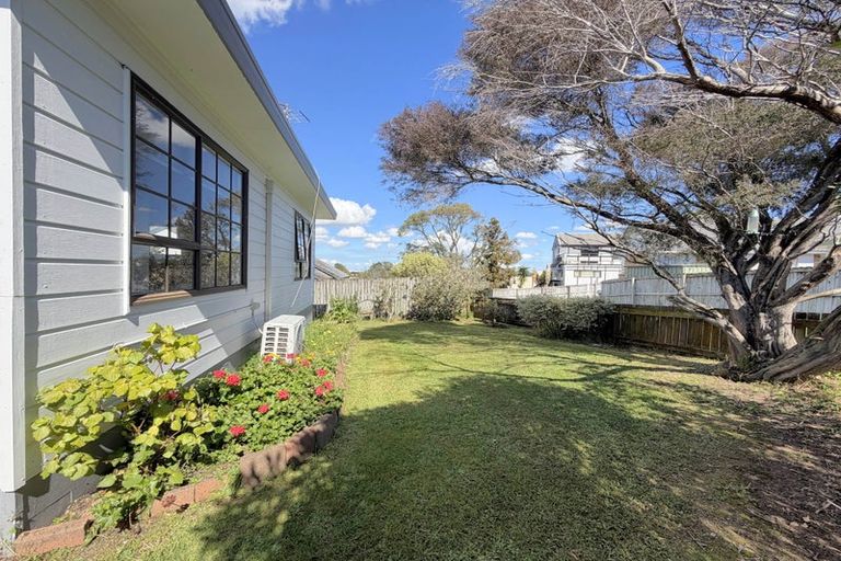 Photo of property in 25 Jay Court, Botany Downs, Auckland, 2010