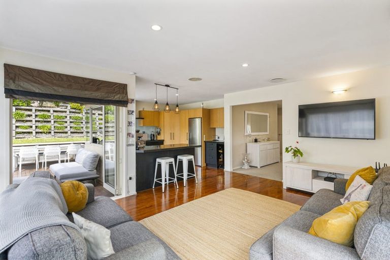 Photo of property in 25 Carnmore Place, Torbay, Auckland, 0630