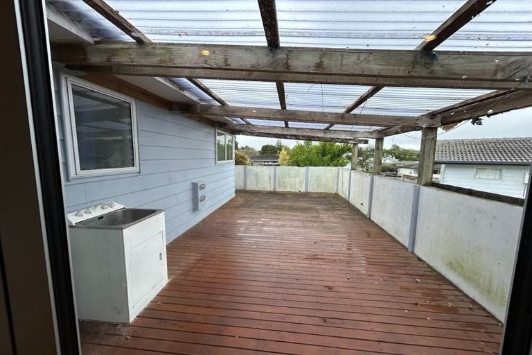 Photo of property in 8 Leatham Crescent, Opaheke, Papakura, 2113