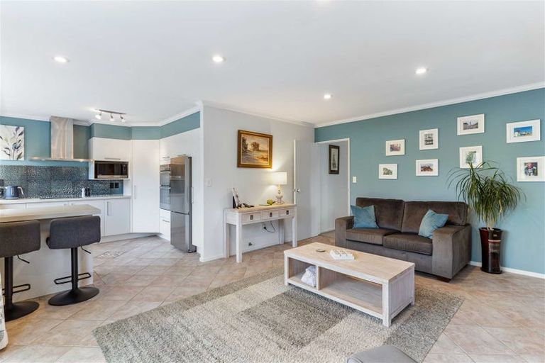 Photo of property in 1 Pelican Lane, Unsworth Heights, Auckland, 0632