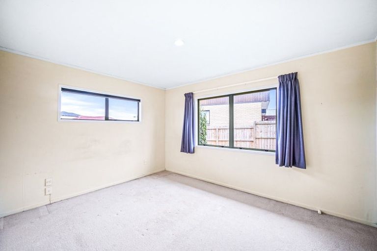 Photo of property in 9a Karamu Street, Te Atatu Peninsula, Auckland, 0610
