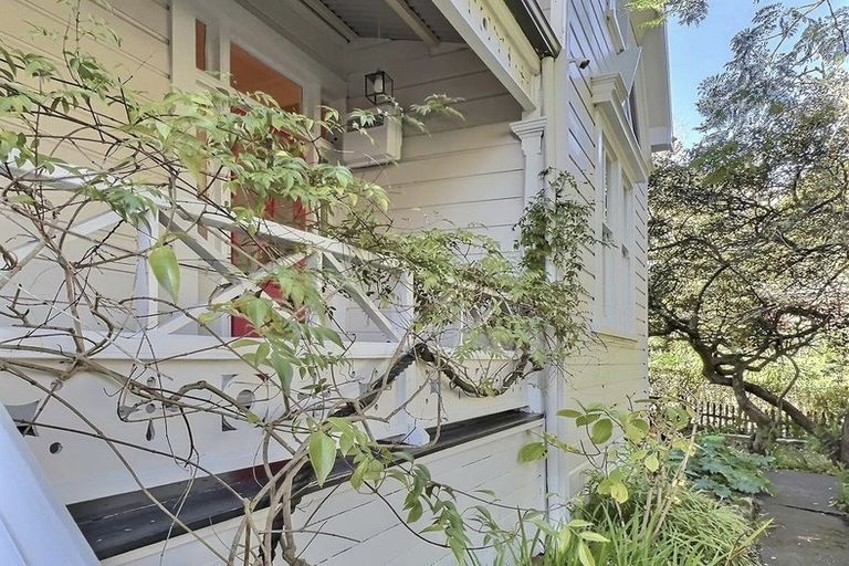 Photo of property in 37 Milton Road, Bluff Hill, Napier, 4110