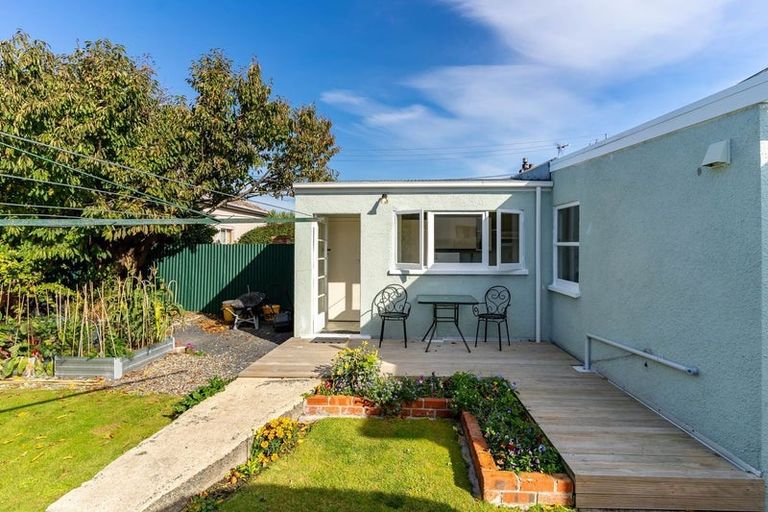 Photo of property in 91 Oxford Street, South Dunedin, Dunedin, 9012