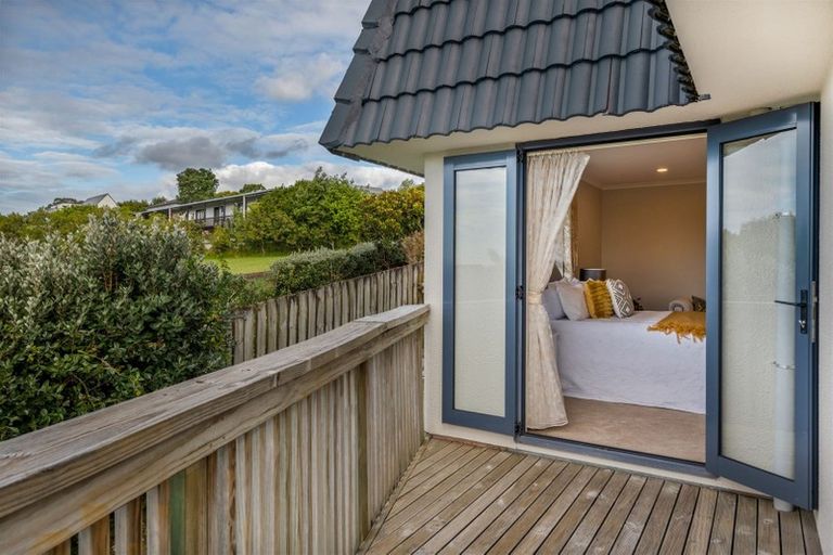 Photo of property in 7 Santa Monica Place, Goodwood Heights, Auckland, 2105