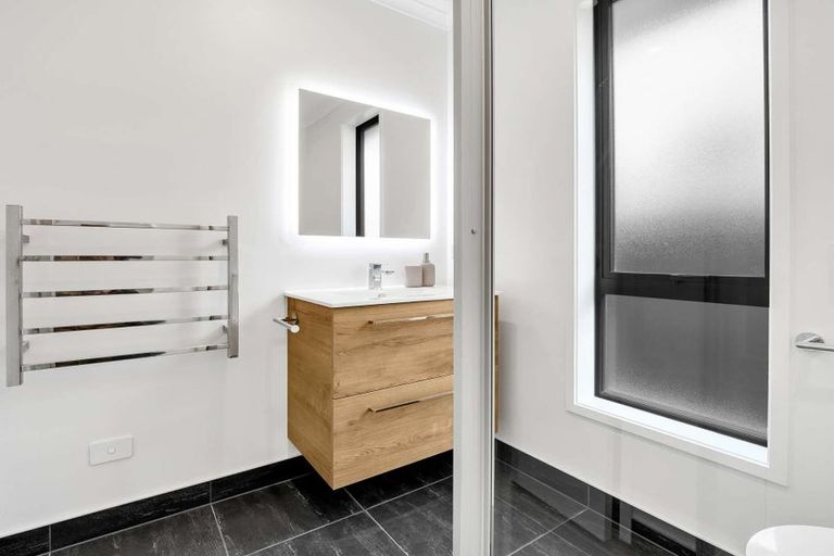 Photo of property in 51a Selwyn Crescent, College Estate, Wanganui, 4500