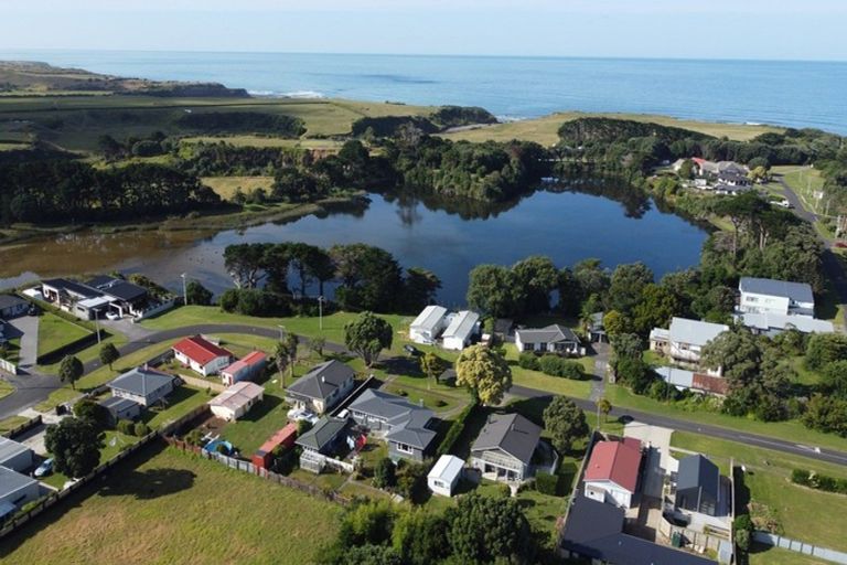 Photo of property in 9 Domett Street, Opunake, 4616