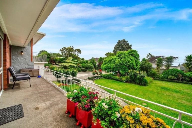 Photo of property in 17 Dives Avenue, Hawera, 4610