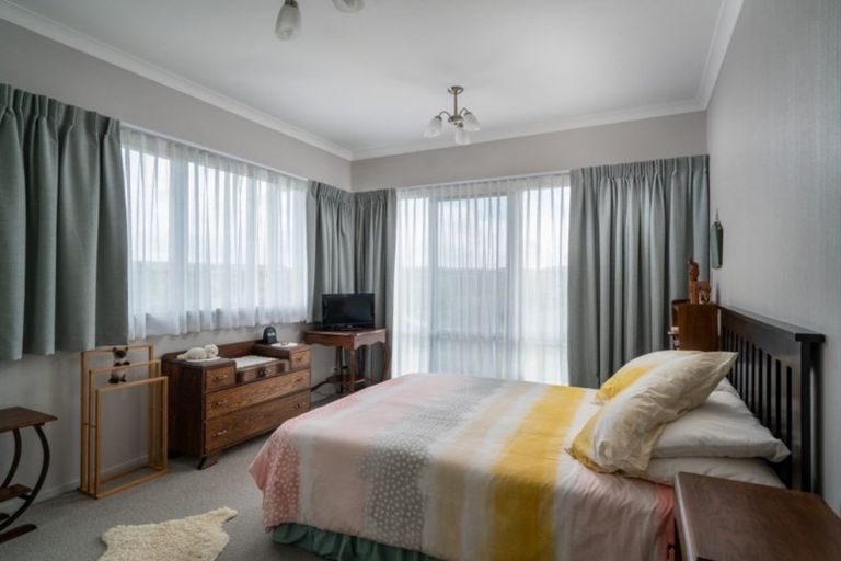 Photo of property in 30 Pukenamu Road, Rainbow Point, Taupo, 3330