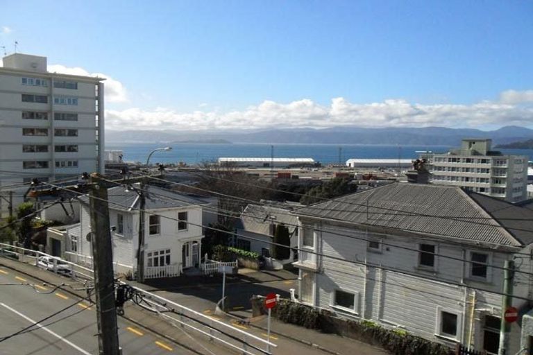 Photo of property in 2/28 Grant Road, Thorndon, Wellington, 6011