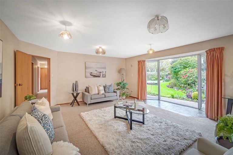 Photo of property in 1/216 Grahams Road, Burnside, Christchurch, 8053