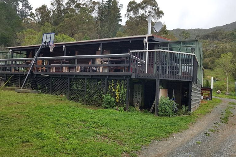 Photo of property in 694 Whitemans Valley Road, Whitemans Valley, Upper Hutt, 5371