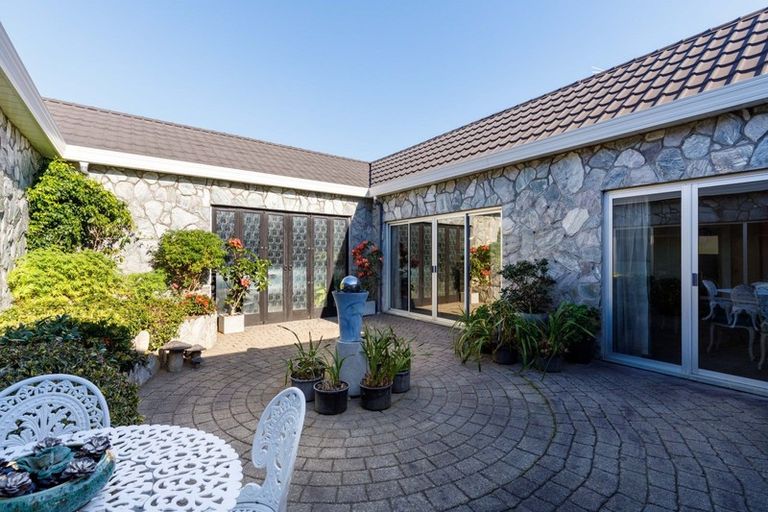 Photo of property in 166 Heta Road, Highlands Park, New Plymouth, 4312