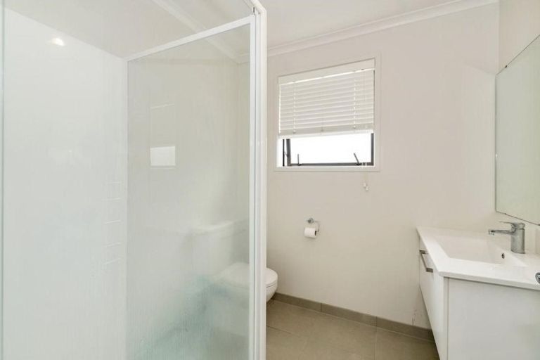 Photo of property in 28 Akeake Lane, Manurewa, Auckland, 2102