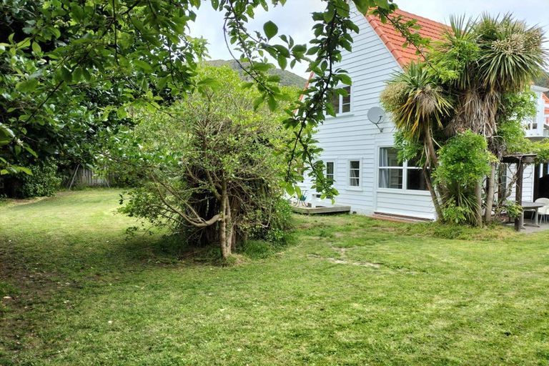 Photo of property in 404 Muritai Road, Eastbourne, Lower Hutt, 5013